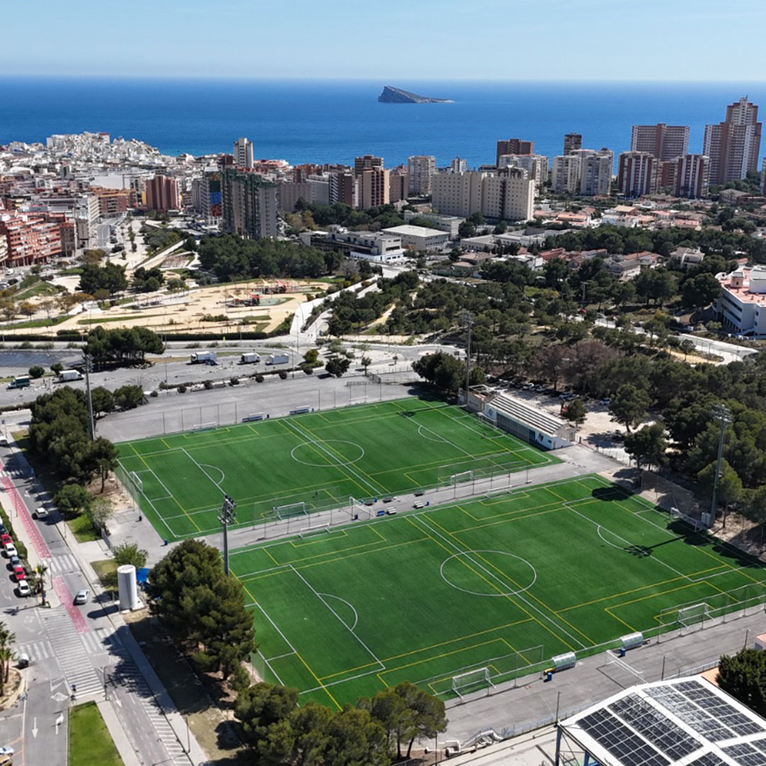 Vista aérea de los dos campos de fútbol de Benidorm 